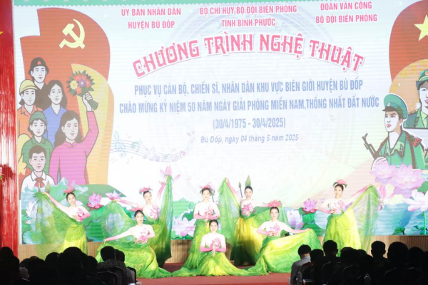 BÙ ĐỐP SÔI NỔI ĐÊM DIỄN VĂN NGHỆ CHÀO MỪNG KỶ NIỆM 30/4